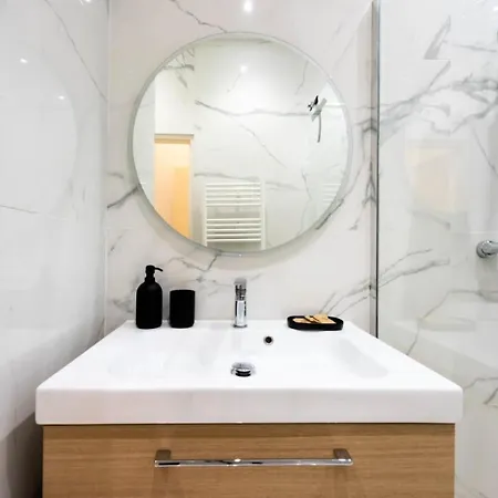 Moderne En Plein Centre ! - Moderne En Plein Centre ! Mae-2463 *