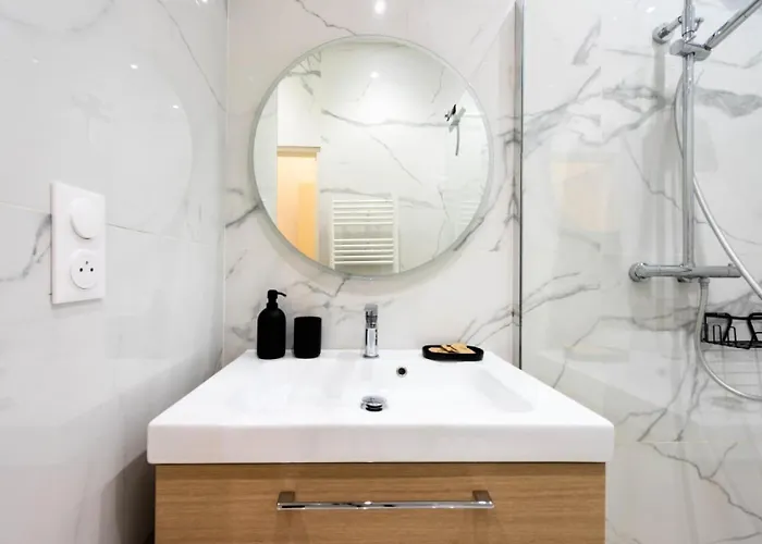 Moderne En Plein Centre ! - Moderne En Plein Centre ! Mae-2463 *